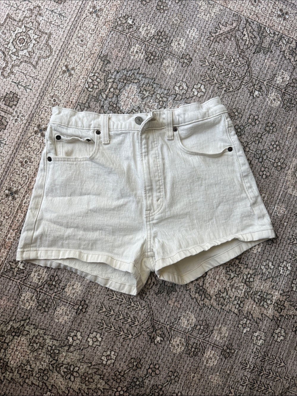 Abercrombie and Fitch The Mom High Rise Shorts 26